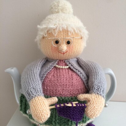 Knitting Nana tea cosy