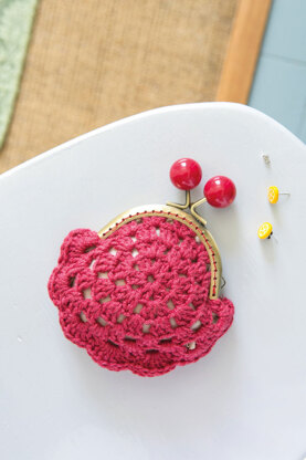 Twenty To Make Crocheted Purses by Anna Nikipirowicz