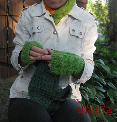 Spruce mittens / fingerless gloves