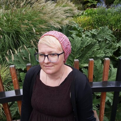 Twisted Tree Beanie - knitting pattern