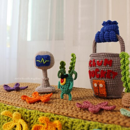 Mini Green Creature, Robot Companion & House – Inspired Amigurumi Pattern (Digital PDF)