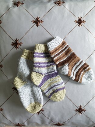 Knit Child's Striped Socks in Lion Brand Wool-Ease - 70281AD