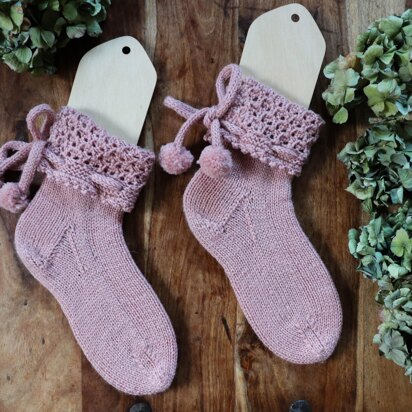 Olive Socks - knitting pattern