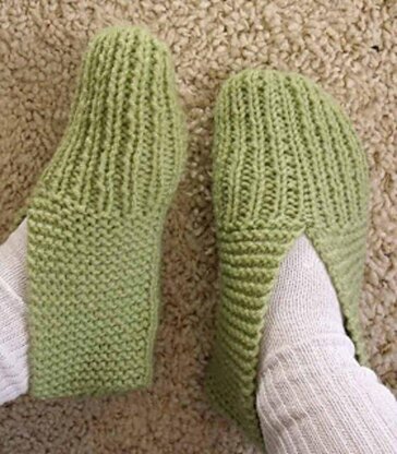 How to Knit a Pair of Slippers Knitting pattern by Janis Frank | LoveCrafts