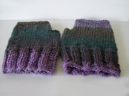 One Skein Easy Ribbed Fingerless Gloves