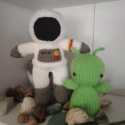 Astronaut and Alien Dolls Knitting Pattern