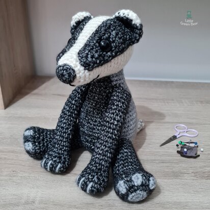 Barrold the Badger - UK Terminology - Amigurumi