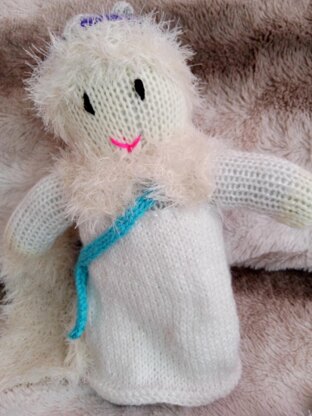 Queen camilla knitted toy