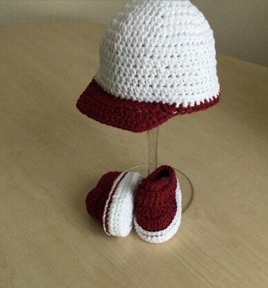 Sporty Baby Bootie & Hat Set N 235