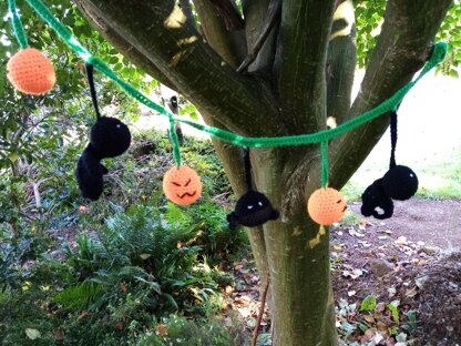 Crochet halloween wreath and bunting