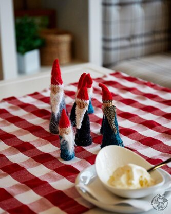 5 Santas  knitting flat