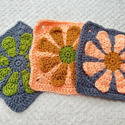 3D retro daisy granny square