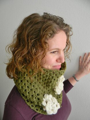 Irish Rose Cowl