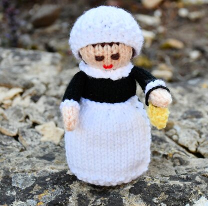 Miniature Florence Nightingale Doll Knitting Pattern - Toy Knitting Pattern