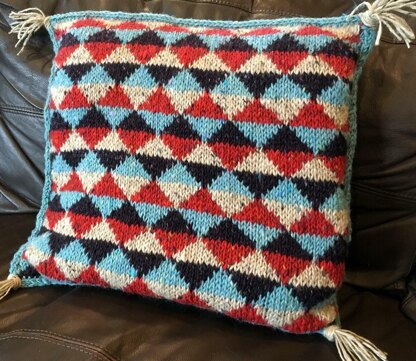 Navachóch Triangles Cushion