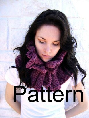 Knitted Ruffled Cowl
