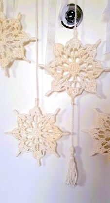 Snowflake Waltz garland