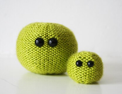 Marimo Moss Balls Knitting pattern by Dawn Finney