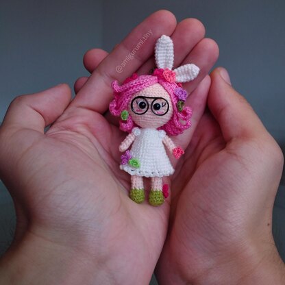 Tiny spring doll amigurumi
