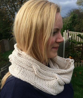 Fringed Cable Cowl