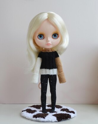 Sweater for doll