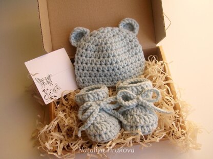 Bear Baby Hat and Booties Outfit