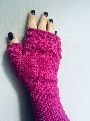 Belladonna fingerless gloves