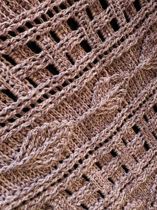 Flat Triangular Scarf "Larisaia"