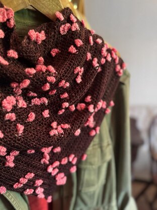 Falling Blossoms Cowl (crochet)