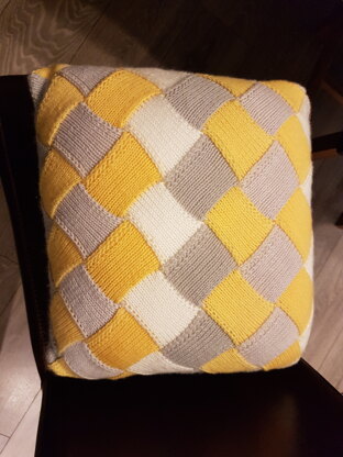 Entrelac cushions