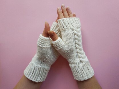 Cassandra Fingerless Gloves