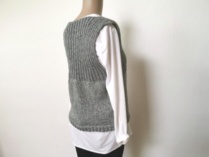 Vest Tara Knitting pattern by Carolina Speek | LoveCrafts