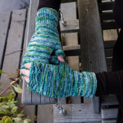 Along the Shores Fingerless Mitts