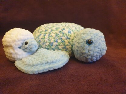 Crochet mummy and baby turtle