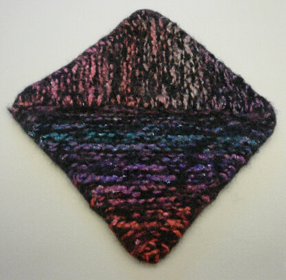 Multidirectional Diagonal Dishcloth in Plymouth Boku and Galway Worsted - F320