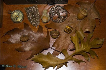 Oak Leaf & Acorn Cowl