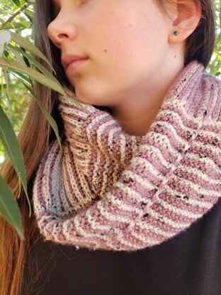 Twisted Sister Cowl