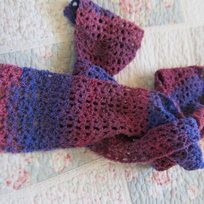 Woman's crochet scarf using lattice shell pattern