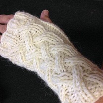 Quick cabled mitts