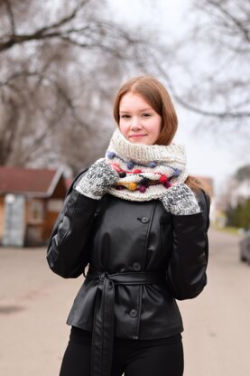 Lanterns knit cowl with bobbles