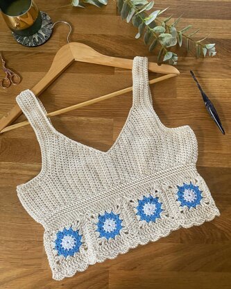 Daisy loop crop top