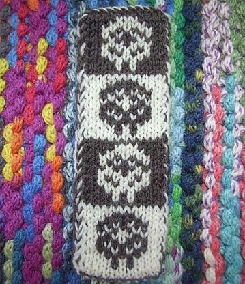 Double knitting sheep bookscarf (leftover project)