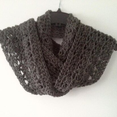 V Shell Lace Seamless Infinity Scarf