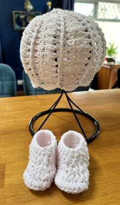 Spring Hat and Booties Baby Set