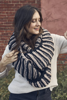 Illusionist Infinity Scarf in Lion Brand Hue & Me - M20284-TWH - Downloadable PDF