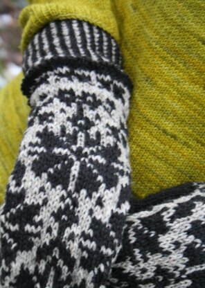 Thekla mittens