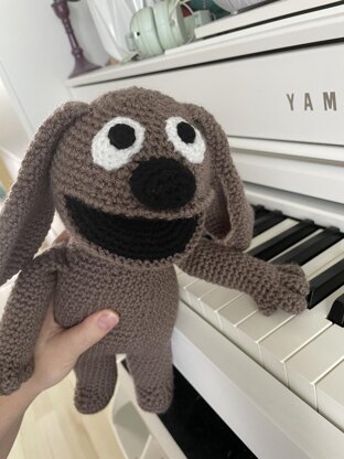 Piano playing dog amigurumi