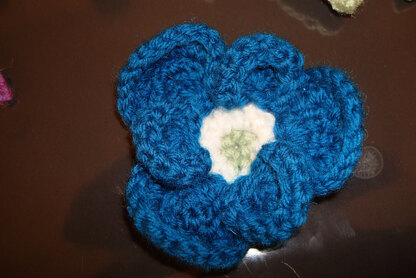 100 Flowers to Knit and Crochet