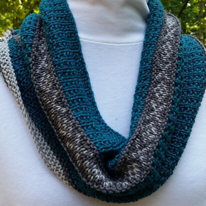 Tickle Me Teal Cowl