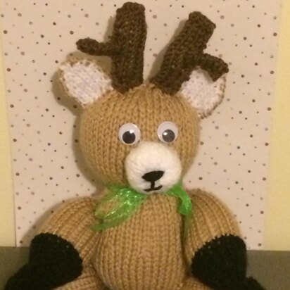 Cuddly Reindeer Pattern